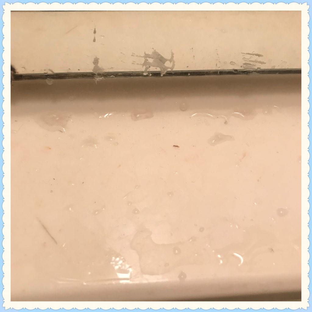 鏡の水垢カスの画像